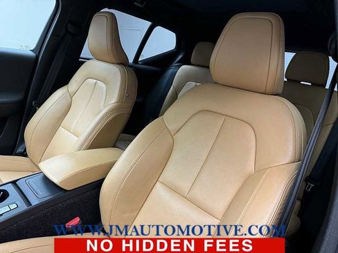Used 2019 Volvo XC40 T5 Momentum image 14