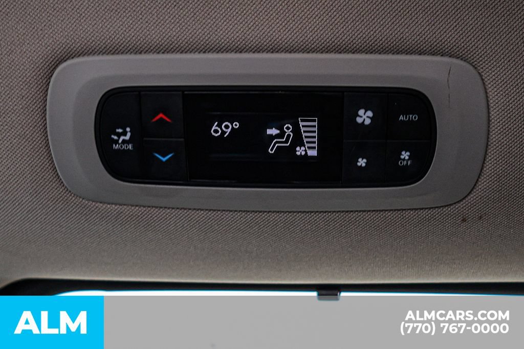 Used 2023 Chrysler Pacifica Touring-L FWD image 50