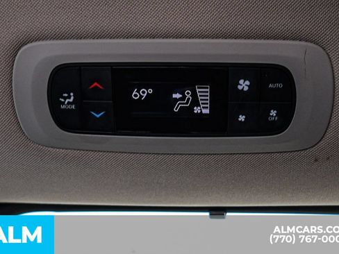 Used 2023 Chrysler Pacifica Touring-L FWD image 50