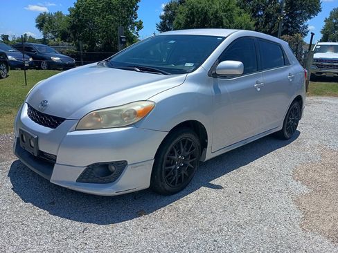Used 2010 Toyota Matrix FWD image 2