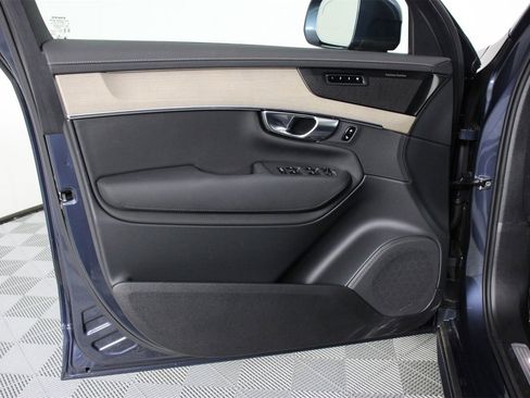 Certified 2025 Volvo XC90 B6 Plus w/ Protection Package Premier image 17