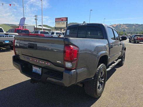 Used 2022 Toyota Tacoma SR AWD/4WD image 3