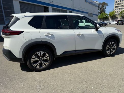 Used 2023 Nissan Rogue SV image 7