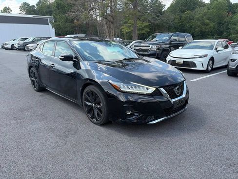 Used 2019 Nissan Maxima SR w/ Premium Package FWD image 3