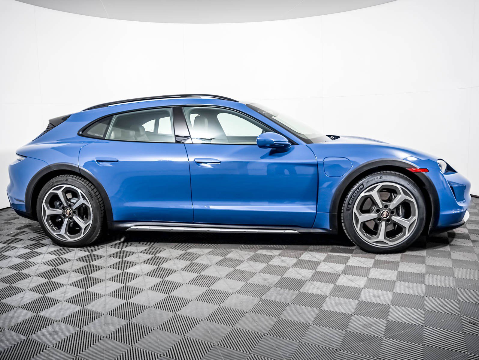 Certified 2023 Porsche Taycan 4 Cross Turismo AWD/4WD image 9