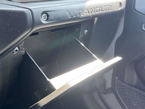 Used 2021 Jeep Wrangler Unlimited Sport AWD/4WD image 10