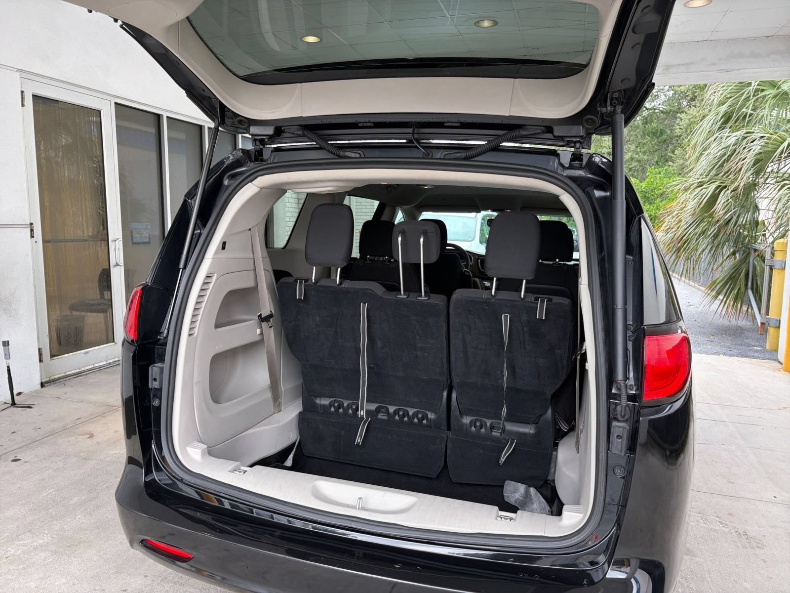 Used 2024 Chrysler Voyager LX FWD image 32
