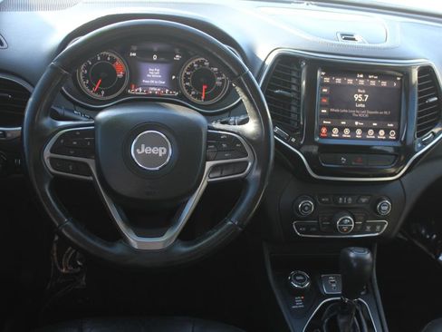 Used 2019 Jeep Cherokee Limited AWD/4WD image 4