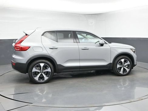 Used 2024 Volvo XC40 B5 Plus w/ Protection Package Premier AWD/4WD image 9