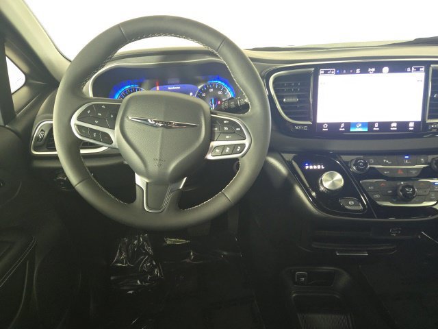 Used 2026 Chrysler Pacifica Select FWD image 32