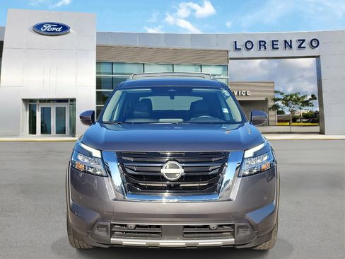 Used 2024 Nissan Pathfinder SL image 2