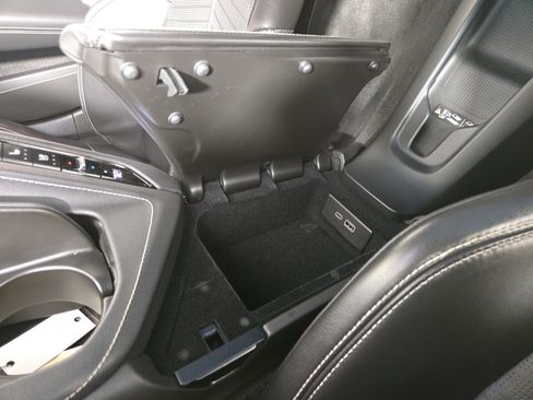 Used 2025 Chevrolet Corvette Stingray Preferred Cpe w/ Z51 Performance Package RWD image 26