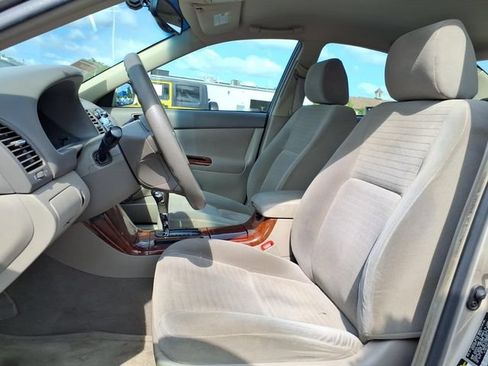 Used 2005 Toyota Camry LE FWD image 16