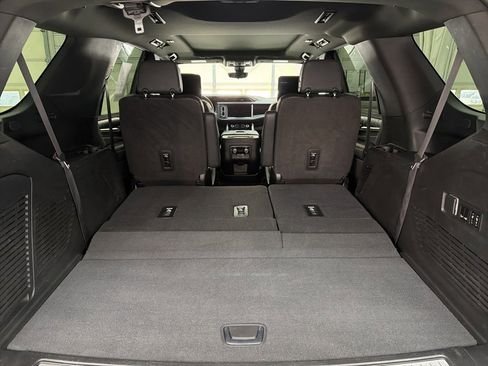 Used 2022 GMC Yukon Denali w/ Denali Ultimate Package image 9