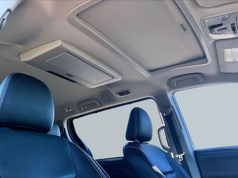 Certified 2017 Toyota Sienna SE Premium FWD image 13