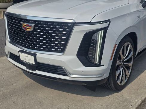 New 2026 Cadillac Escalade Luxury w/ Touring Package AWD/4WD image 10
