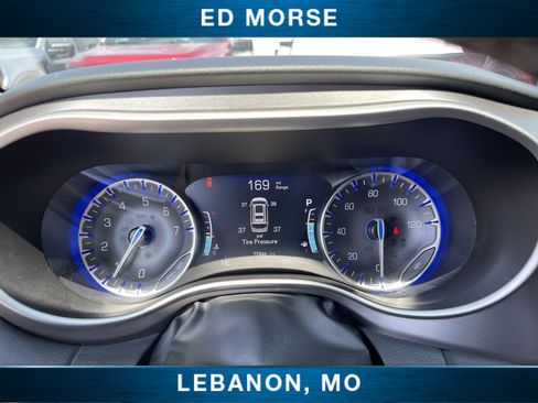 Used 2023 Chrysler Pacifica Touring-L FWD image 12