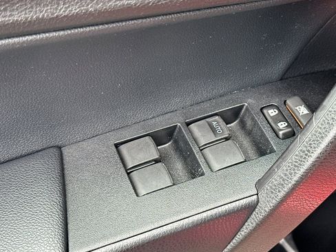 Used 2018 Toyota Corolla XLE image 12