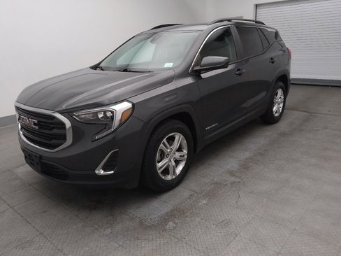 Used 2021 GMC Terrain SLE w/ Driver Convenience Package image 2