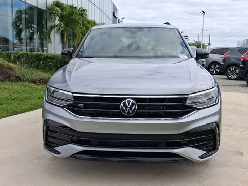 Used 2023 Volkswagen Tiguan SE R-Line image 2