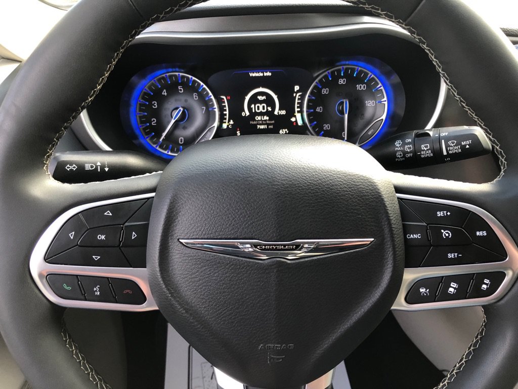 Used 2024 Chrysler Pacifica Touring-L FWD image 36