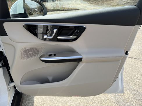 Used 2025 Mercedes-Benz GLC 300 4MATIC image 14