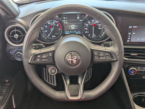 Used 2022 Alfa Romeo Giulia Veloce RWD image 24