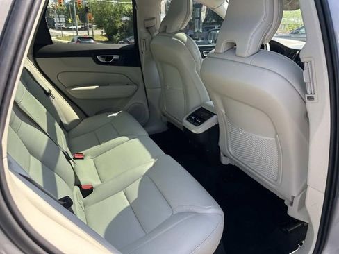 Used 2022 Volvo XC60 B5 Inscription w/ Advanced Package FWD image 12