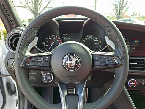 Used 2023 Alfa Romeo Giulia Veloce AWD/4WD image 20