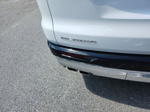 Certified 2024 GMC Acadia Denali w/ Super Cruise Package FWD image 4
