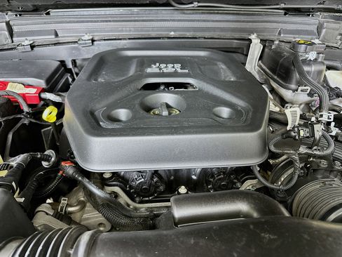 Used 2019 Jeep Wrangler Unlimited Sport S image 31