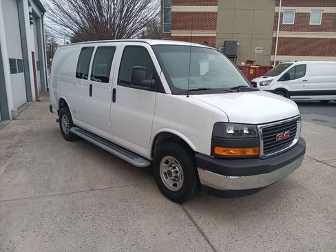 Used 2024 GMC Savana 2500 w/ Driver Convenience Package RWD image 3