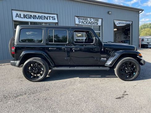 Used 2023 Jeep Wrangler Unlimited Sahara w/ Cold Weather Group AWD/4WD image 8