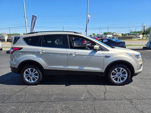 Used 2018 Ford Escape SE w/ Ford Safe & Smart Package AWD/4WD image 8