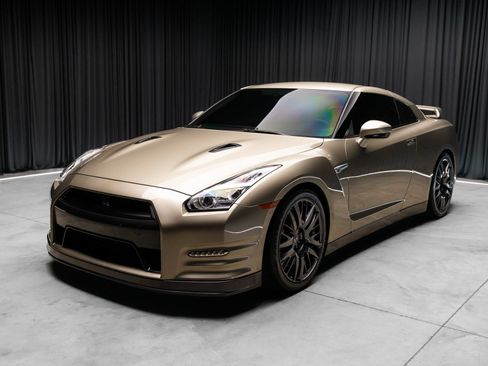 Used 2016 Nissan GT-R Premium AWD/4WD image 24