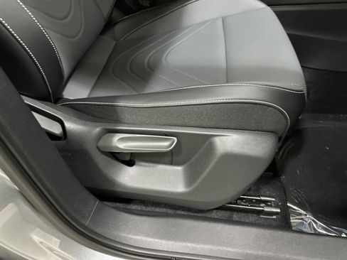 New 2026 Volkswagen Tiguan SE image 38