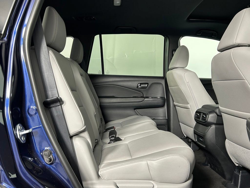 Used 2025 Honda Passport EX-L image 13