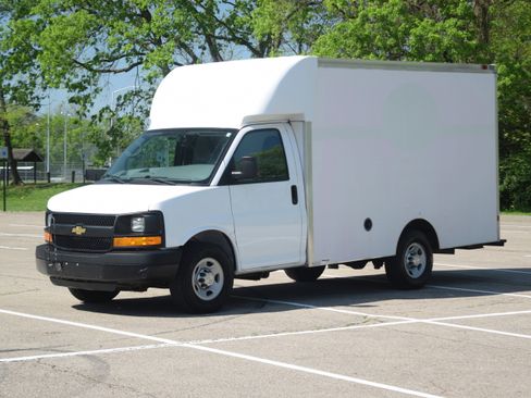 Used 2014 Chevrolet Express 3500 RWD image 11