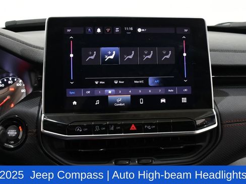 Used 2025 Jeep Compass Trailhawk AWD/4WD image 17