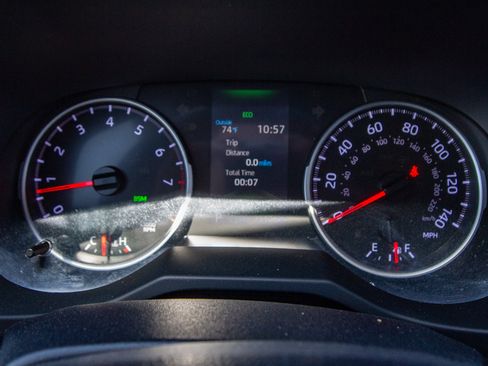 Used 2021 Toyota RAV4 XLE FWD image 20