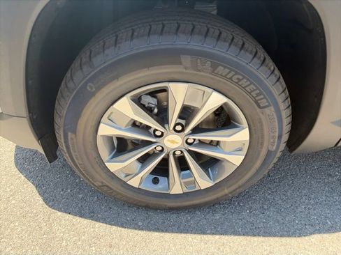New 2026 Chevrolet Equinox LT w/ Convenience Package II AWD/4WD image 10
