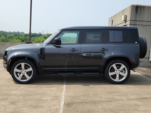 New 2025 Land Rover Defender 110 X-Dynamic SE image 6