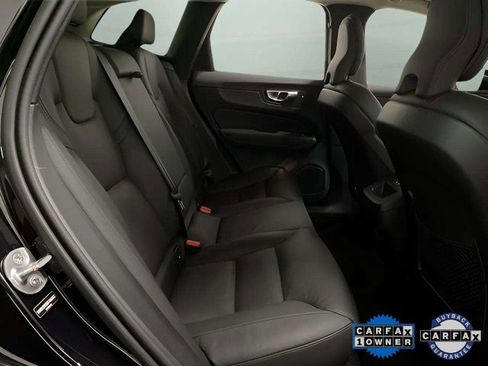 Used 2025 Volvo XC60 B5 Plus image 22