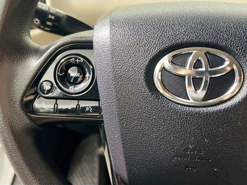 Used 2019 Toyota Prius LE image 18