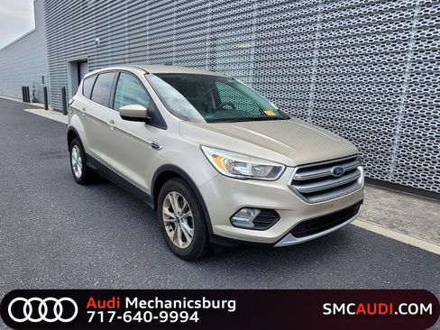 Used 2017 Ford Escape SE FWD image 1