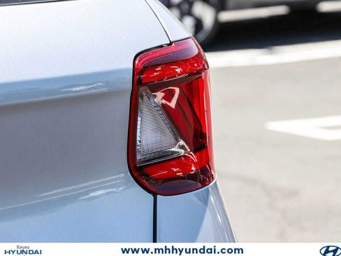 Certified 2025 Hyundai Venue SEL FWD image 10