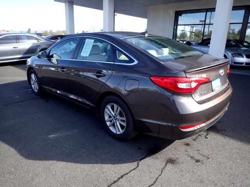 Used 2015 Hyundai Sonata SE image 3