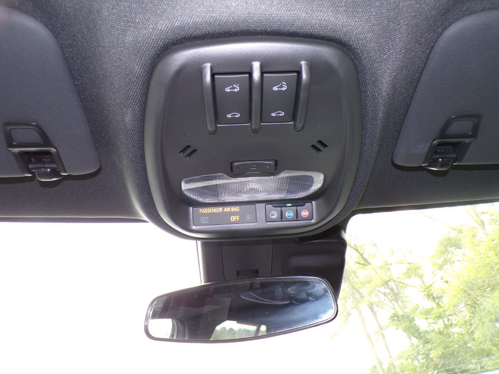Used 2025 Chevrolet Trax RS w/ Sunroof Package FWD image 30