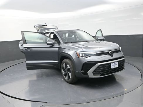 New 2026 Volkswagen Taos SE image 27