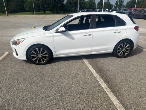 Used 2018 Hyundai Elantra GT w/ Style Package 02 FWD image 17